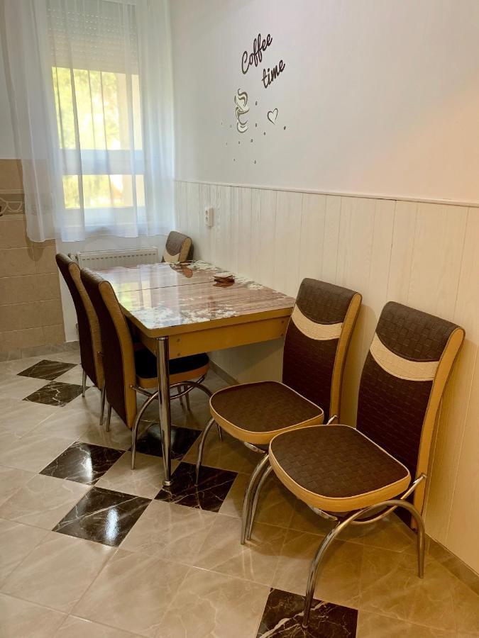 Anita Apartman Hajduszoboszlo Ngoại thất bức ảnh